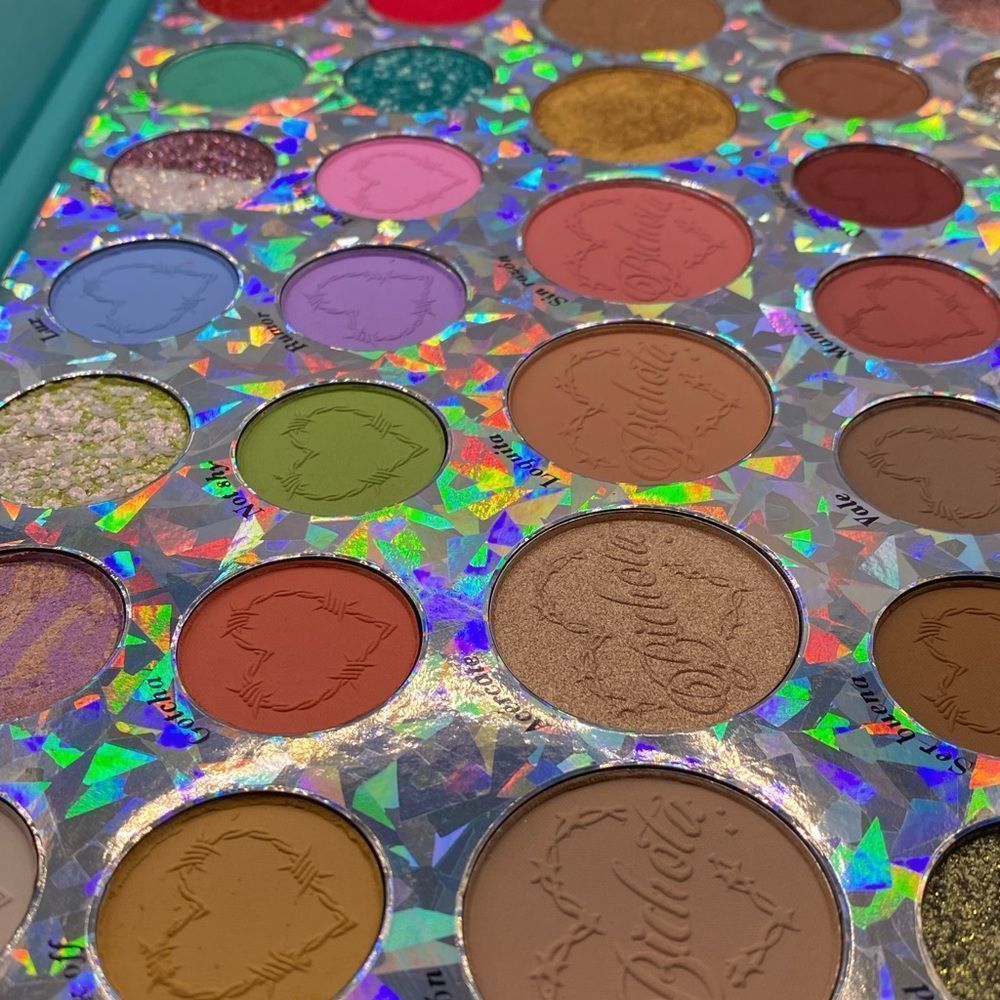 Karol G Bichota Eyeshadow Palette book-NEW - Picture 3 of 8